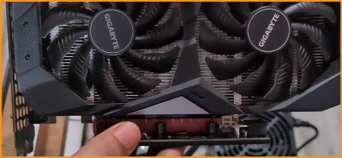 attaching PCIe riser adaptor card to graphic card